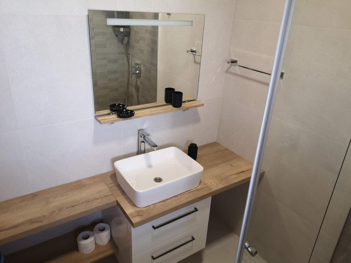 Villa Sara With Sea View And Private Heated Pool Omis Ngoại thất bức ảnh