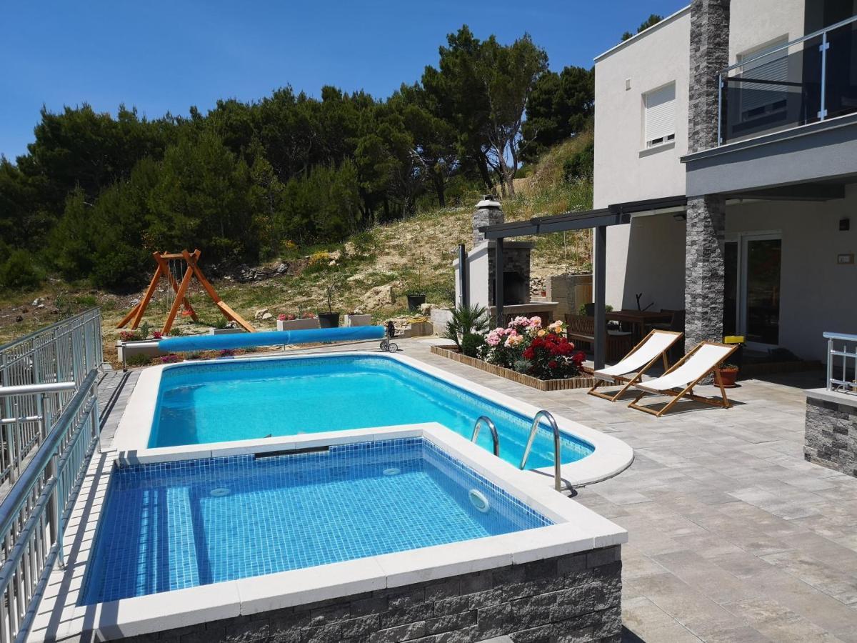 Villa Sara With Sea View And Private Heated Pool Omis Ngoại thất bức ảnh