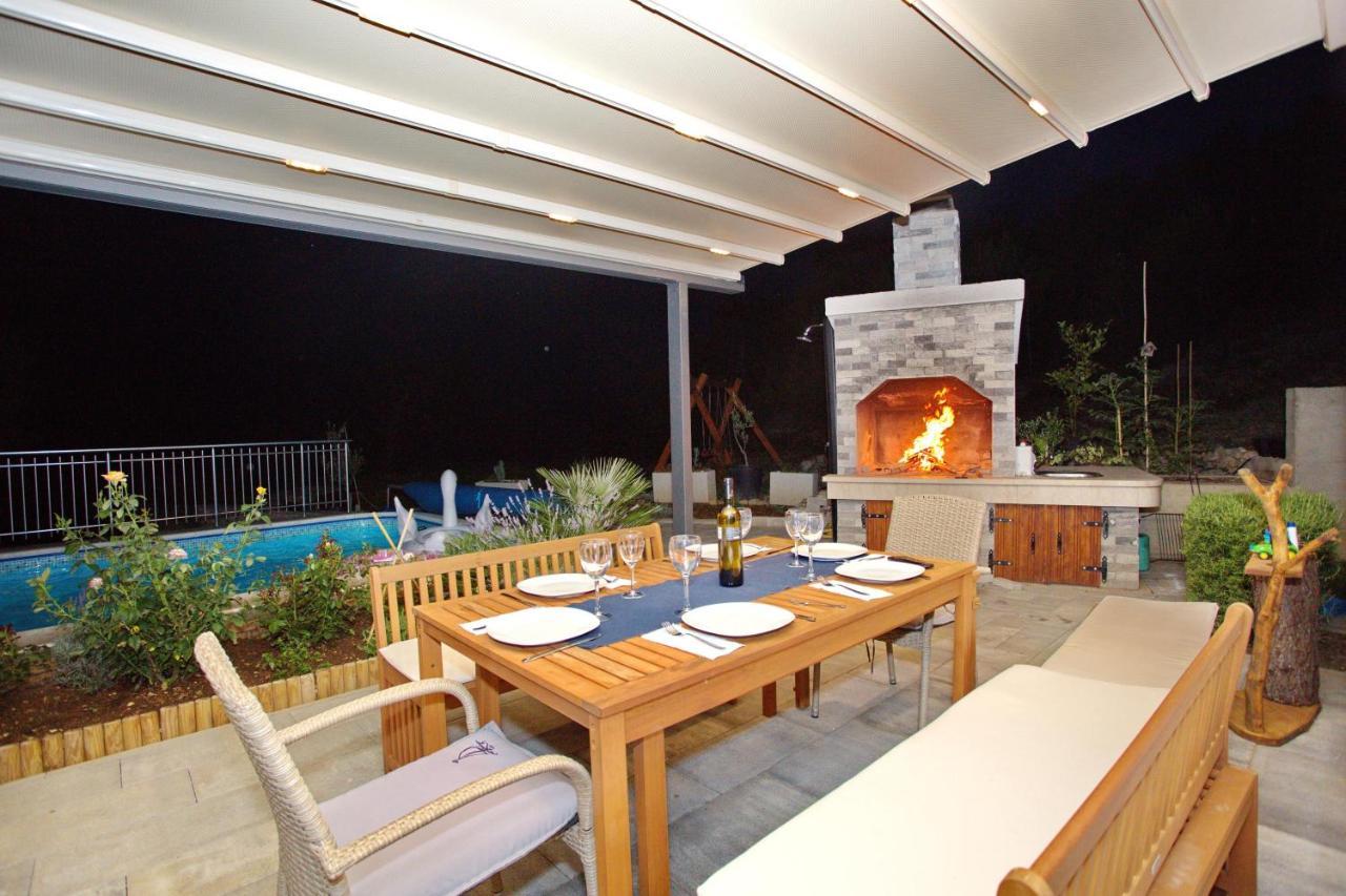 Villa Sara With Sea View And Private Heated Pool Omis Ngoại thất bức ảnh