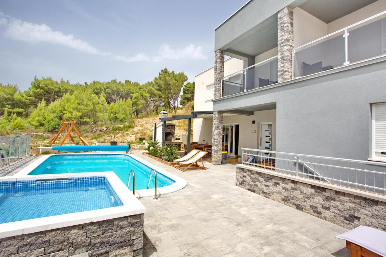 Villa Sara With Sea View And Private Heated Pool Omis Ngoại thất bức ảnh